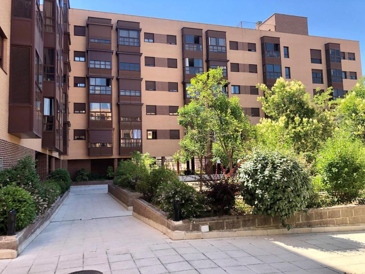 Apartamento Wanda Ifema Con Parking Y Piscina Madrid Buitenkant foto